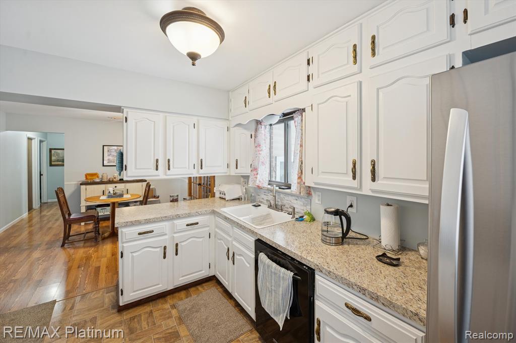 707 Briarwood Lane, Fenton, MI 48430 — Photo 9