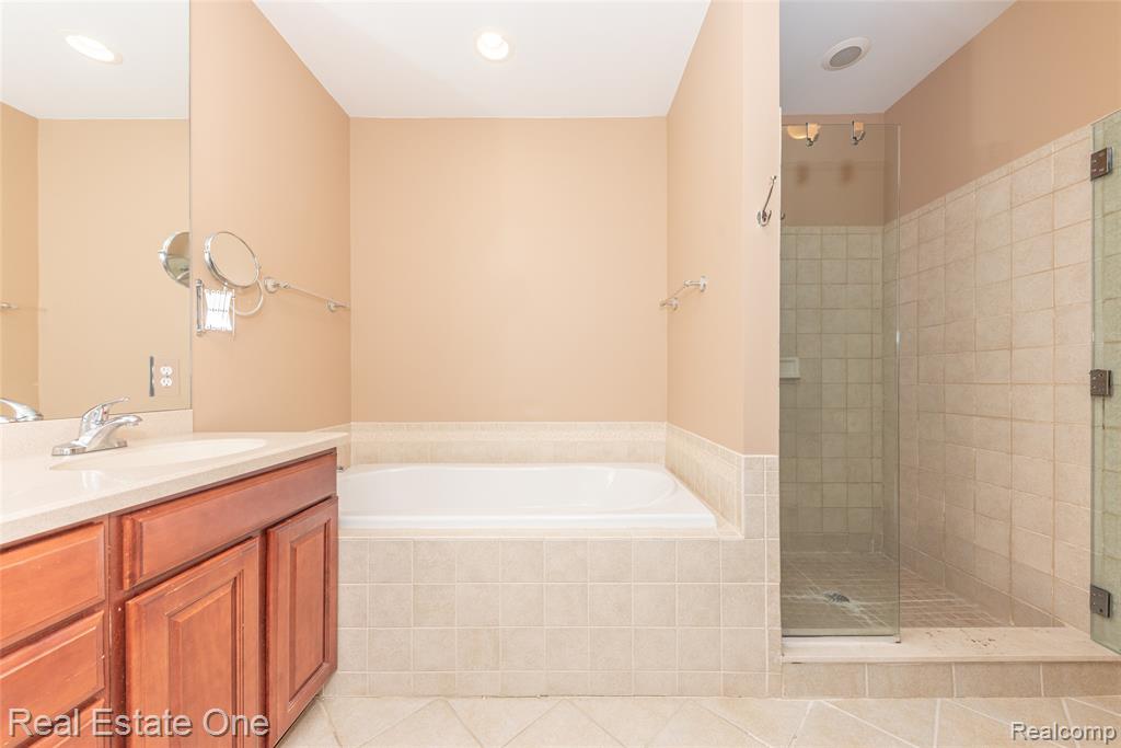 26610 Valhalla Drive, Farmington Hills, MI 48331 — Photo 40