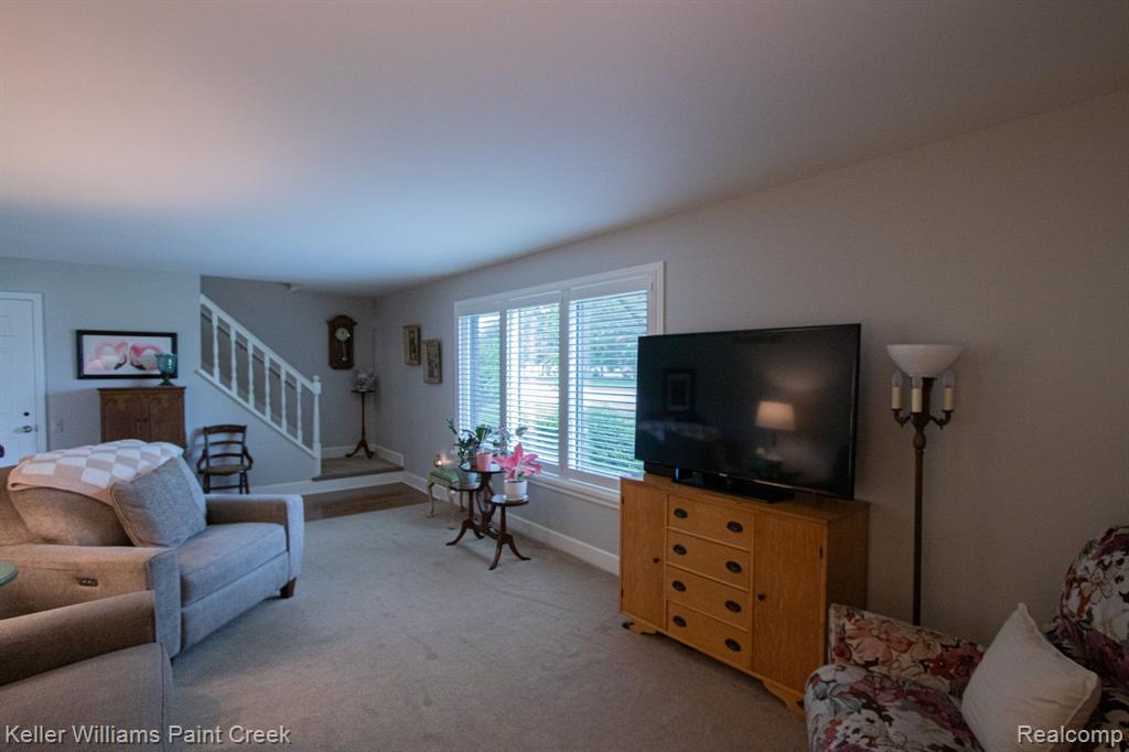 42200 LOCHMOOR Street, Clinton Twp, MI 48038 — Photo 15