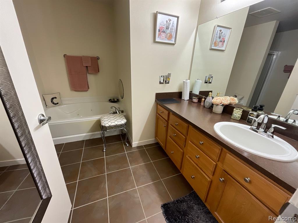 66 WINDER Street, 325, Detroit, MI 48201 — Photo 17