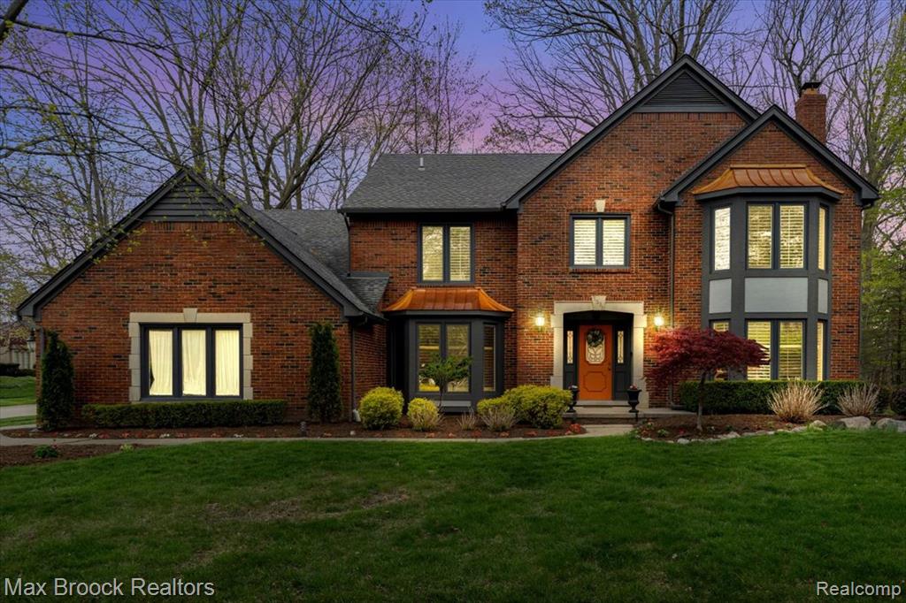5536 Whitfield Drive, Troy, MI 48098