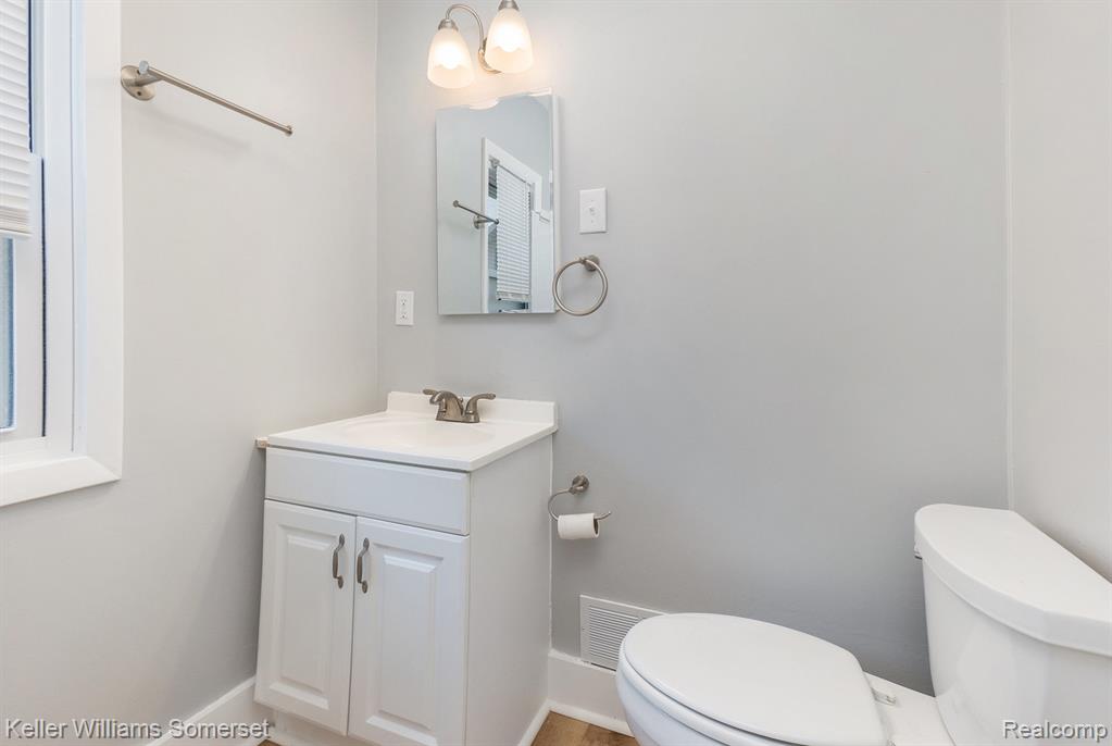 8233 Meadow Avenue, Warren, MI 48089 — Photo 13