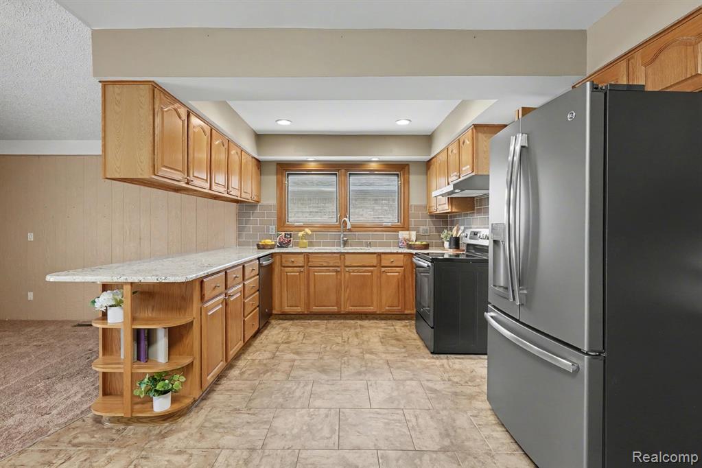 39712 Crystal Drive, Sterling Heights, MI 48310 — Photo 11
