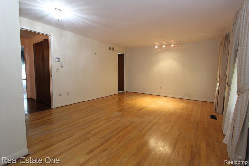 3961 Will O Way Lane, West Bloomfield, MI 48323 — Photo 20