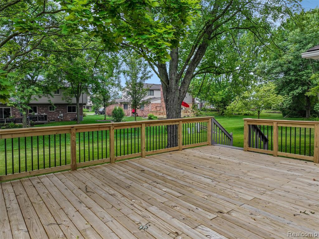 684 Abbey Court, Rochester Hills, MI 48307 — Photo 31
