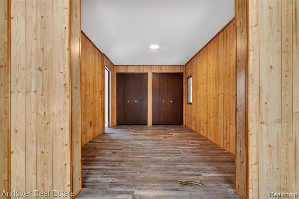 4055 Mitchell Drive, Flint, MI 48506 — Photo 14