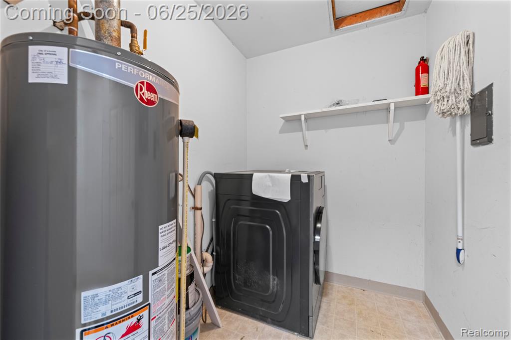 33693 Pondview Circle, Livonia, MI 48152 — Photo 18