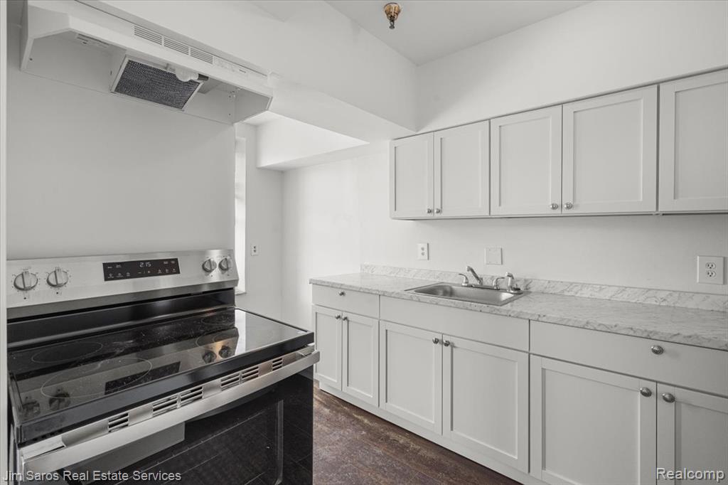 590 Parkview #101 Drive, Detroit, MI 48214 — Photo 10