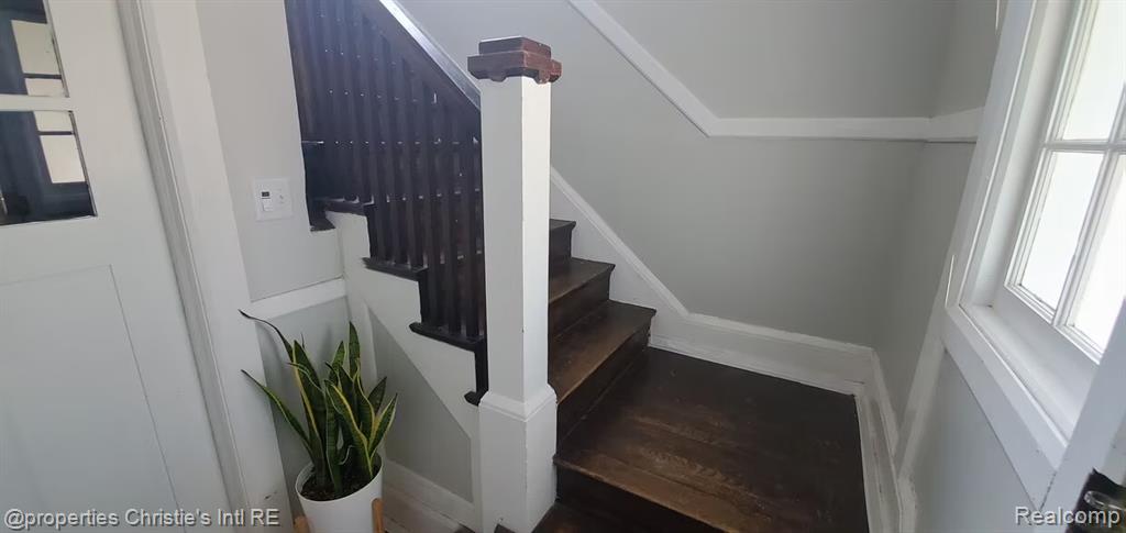 1071 VAN DYKE Street - Photo 3