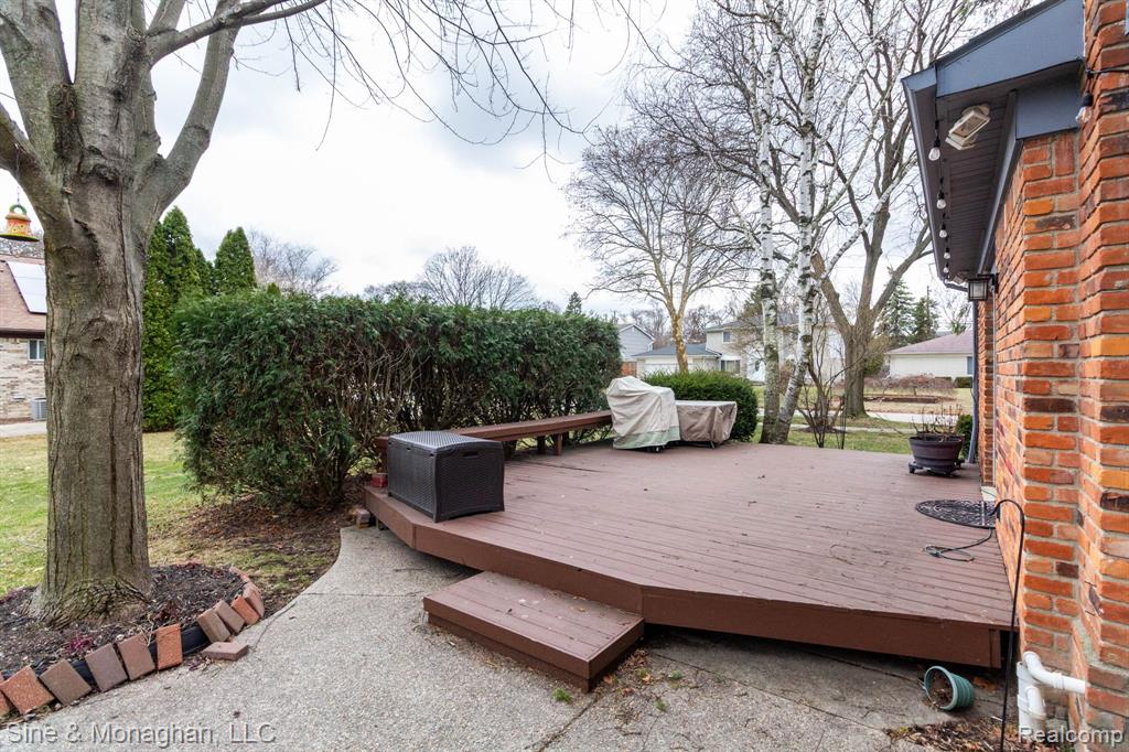 5082 Westmoreland Drive, Troy, MI 48085 — Photo 24