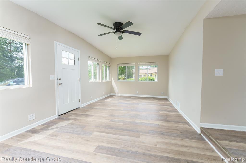 6340 ISLAND LAKE Drive, Brighton, MI 48116 — Photo 6