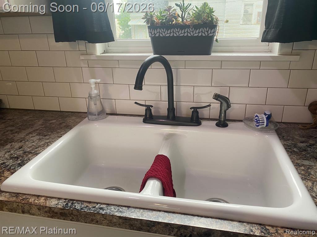 405 N Kiesel Street, Bay City, MI 48706 — Photo 11