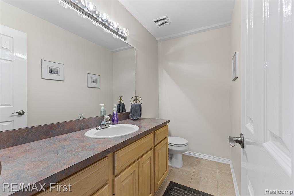 43316 Brooks Drive, Clinton Twp, MI 48038 — Photo 16