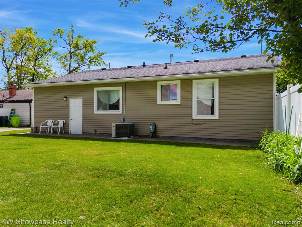 7969 Richardson Road, West Bloomfield, MI 48323 — Photo 39