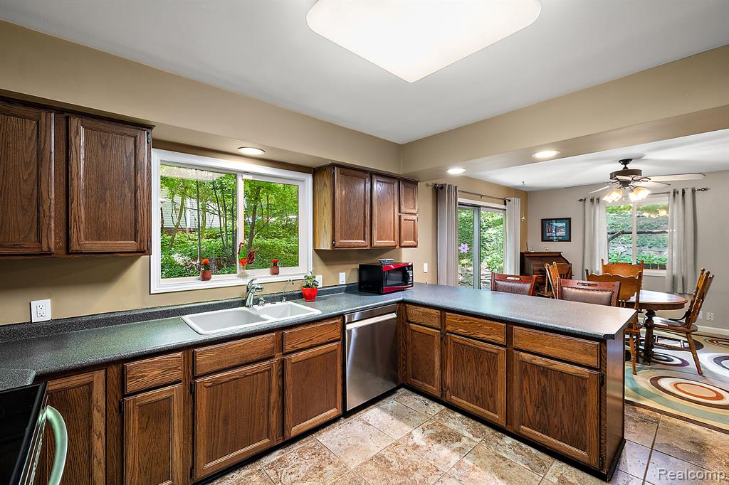5108 O AW WEN SA Drive, Clarkston, MI 48348 — Photo 11