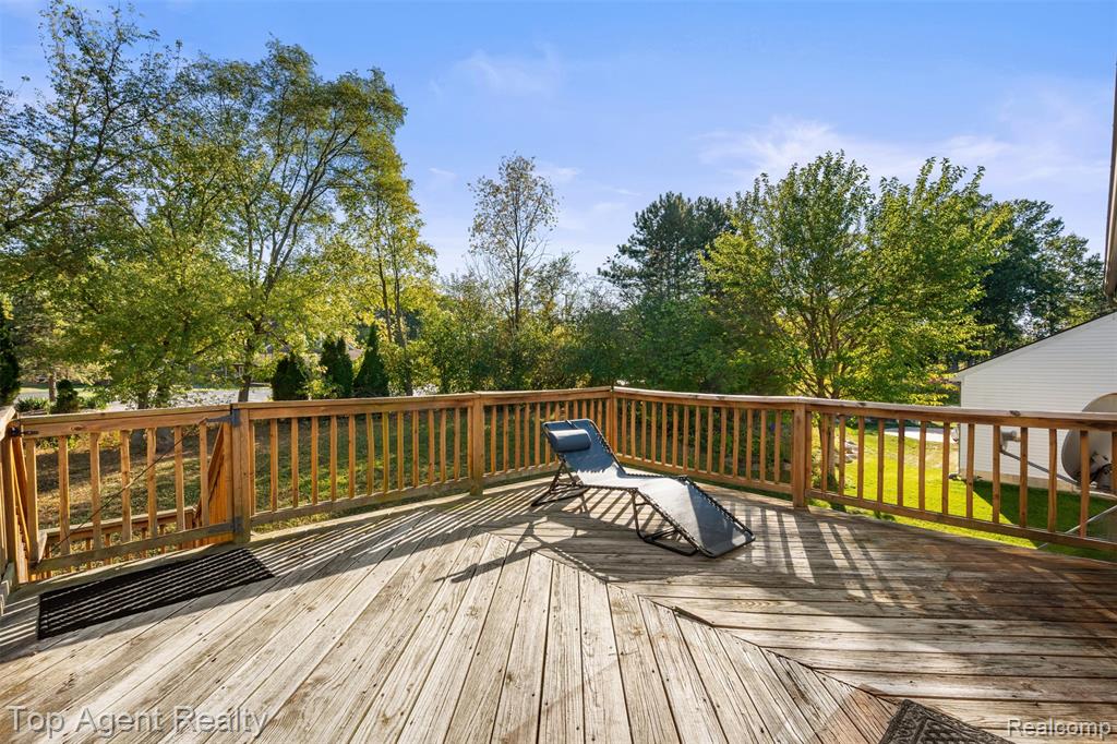 5675 Millpointe Drive, Waterford, MI 48327 — Photo 30