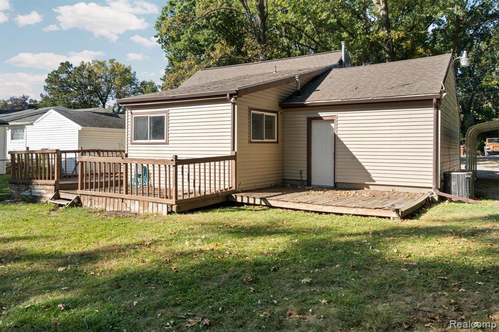 917 LOWELL Avenue, Jackson, MI 49202 — Photo 2