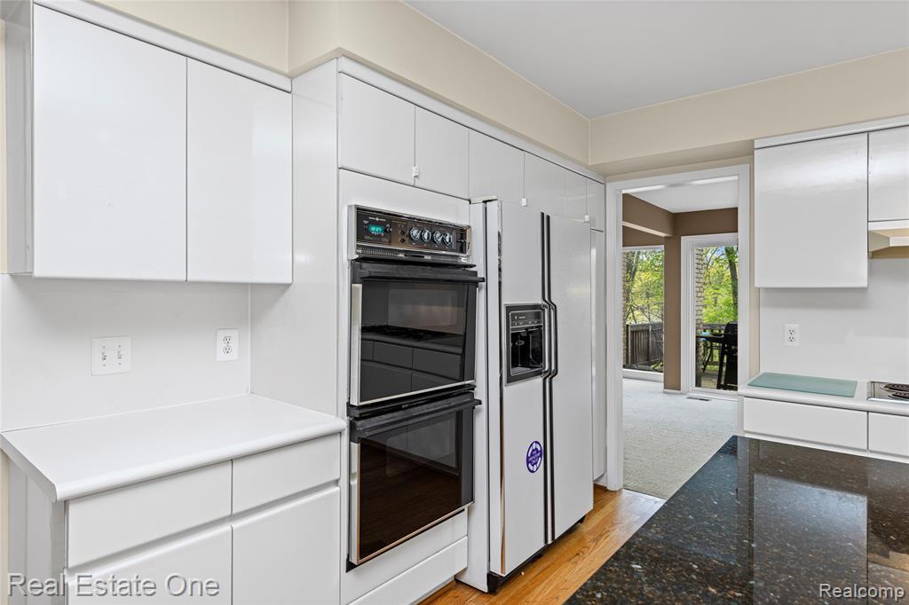 5000 Mirror Lake Court, 19, West Bloomfield, MI 48323 — Photo 23