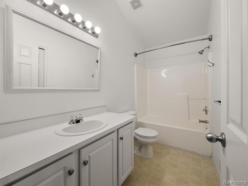 1668 CHAPLEAU Drive, Ann Arbor, MI 48103 — Photo 16