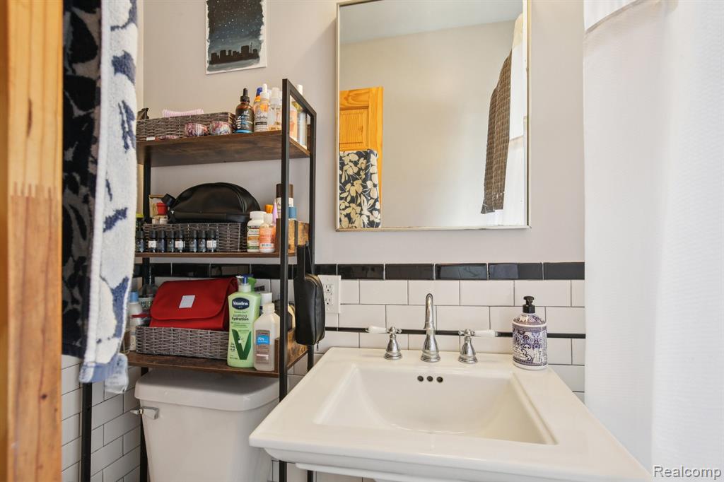 7370 Cameron St, Detroit, MI 48211 — Photo 8