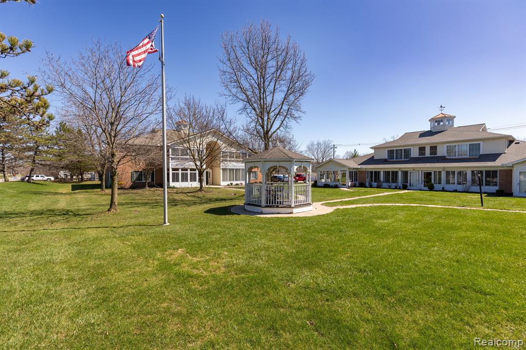 8187 GRAYS Drive, B3, Grosse Ile, MI 48138 — Photo 20