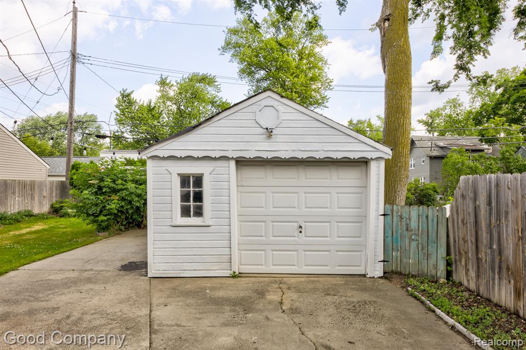 830 W HAZELHURST Street, Ferndale, MI 48220 — Photo 39