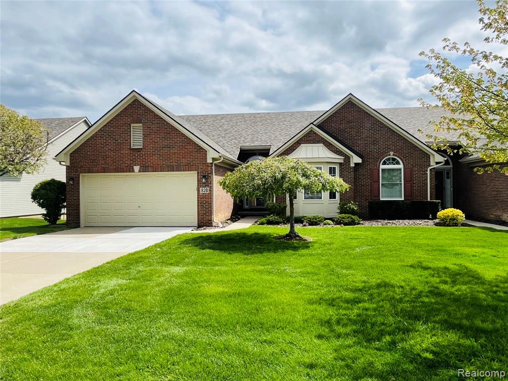 828 Woodhaven Drive, Commerce Twp, MI 48390 — front exterior