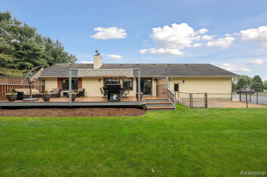 9762 Dickerson Court, South Lyon, MI 48178 — Photo 45