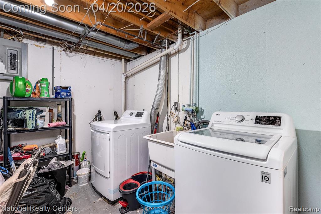 2057 W FRANKLIN Drive, Canton, MI 48187 — Photo 23
