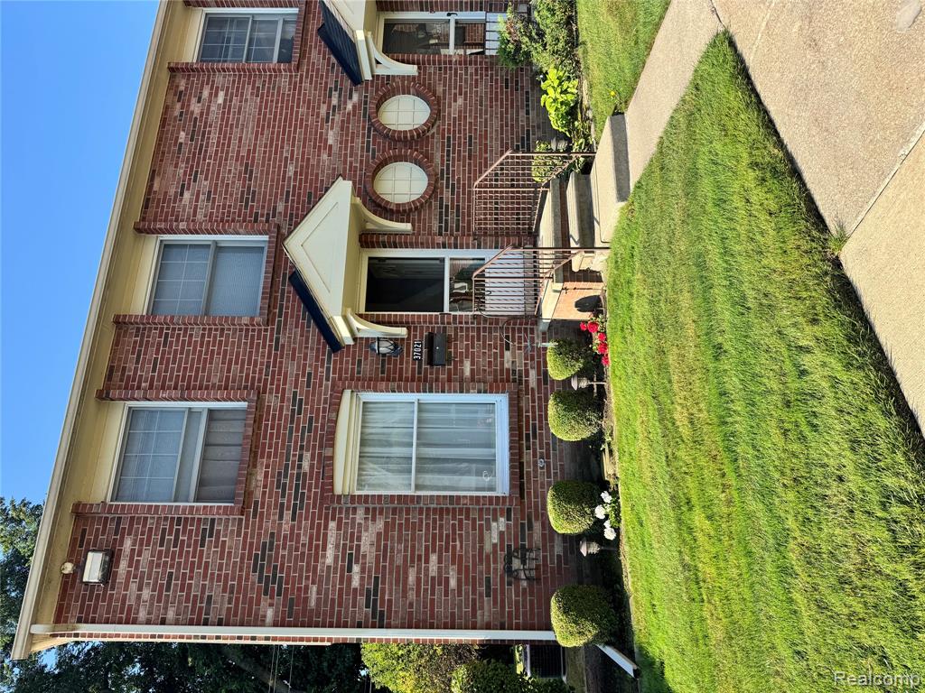37021 Charter Oaks Boulevard, 14, Clinton Twp, MI 48036
