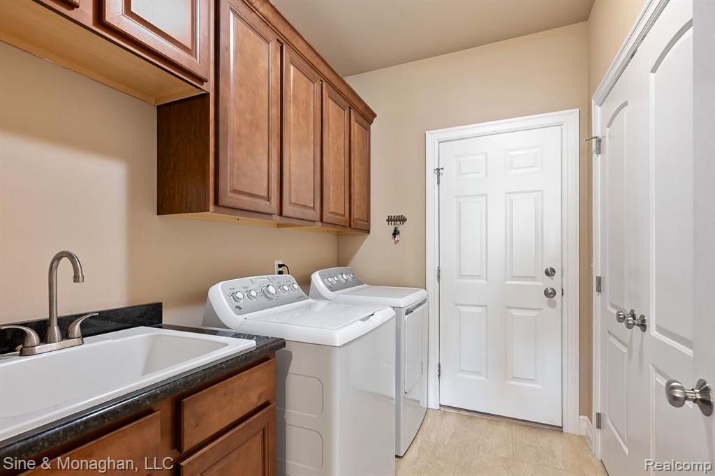 40450 JUNIPER Court, Clinton Twp, MI 48036 — Photo 18