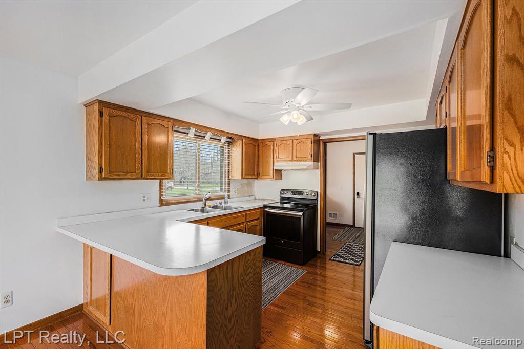 61867 WOODFIELD Way, Washington, MI — Photo 13