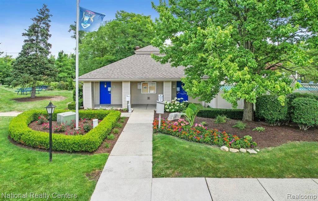 38959 COUNTRY Circle, Farmington Hills, MI 48331 — Photo 28