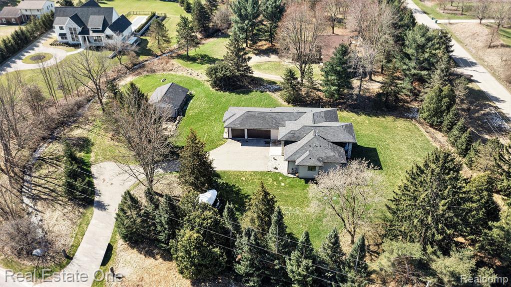 8481 Holcomb Road, Clarkston, MI 48348 — Photo 29