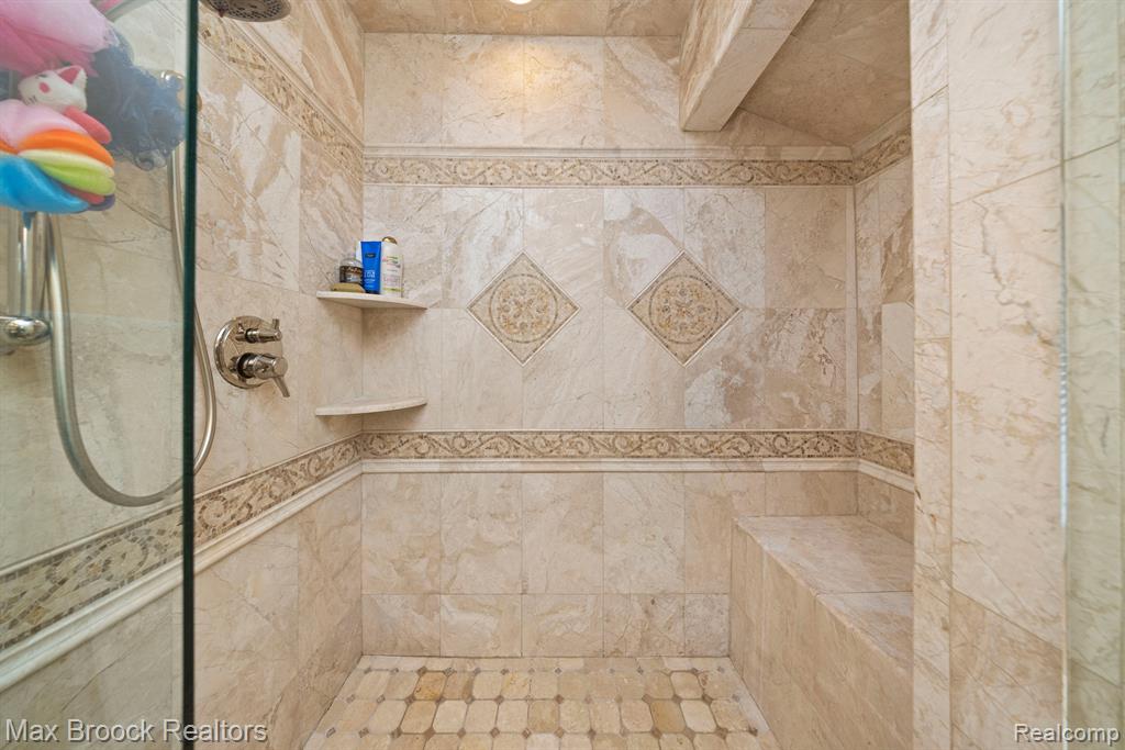 4619 MAURA Lane, West Bloomfield, MI 48323 — Photo 32
