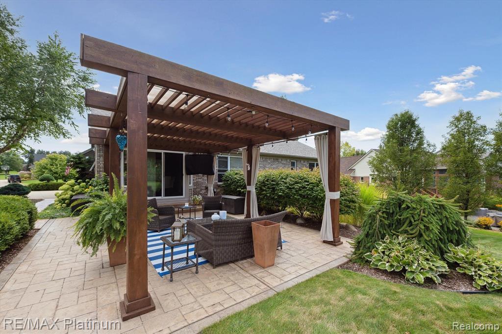 8927 Giovanni Ct, Howell, MI 48855 — Photo 38