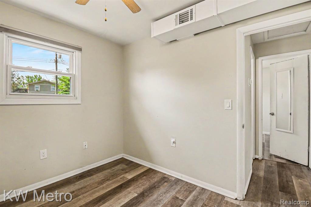 657 Dunleavy Drive, Highland, MI 48356 — Photo 11