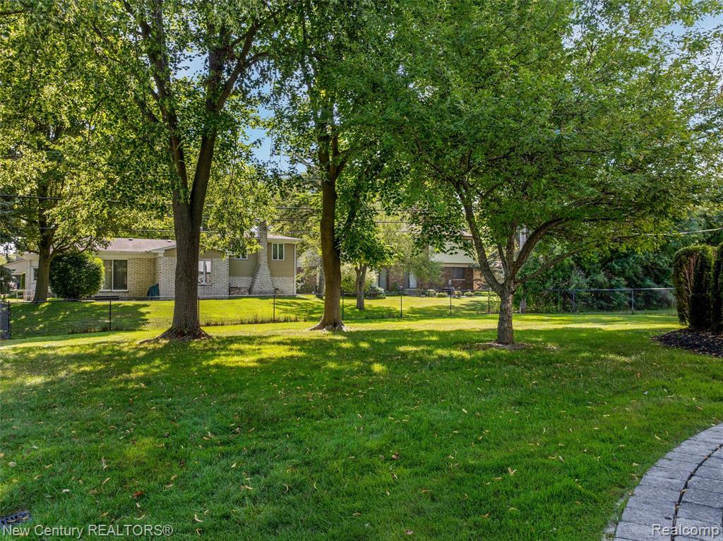 5140 Babbit Drive, Troy, MI 48085 — Photo 32