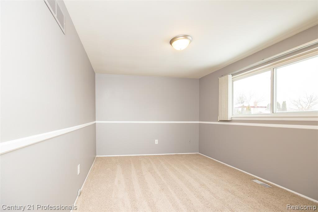 4939 Duchess Drive, Sterling Heights, MI 48310 — Photo 15
