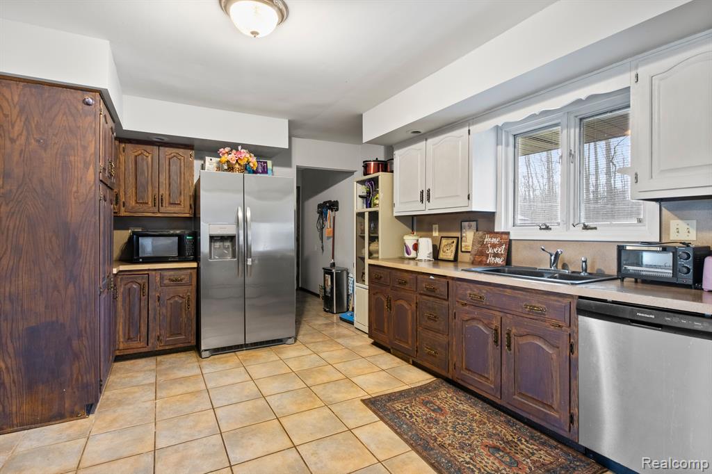8765 JOANN Drive, Newport, MI 48166 — Photo 8