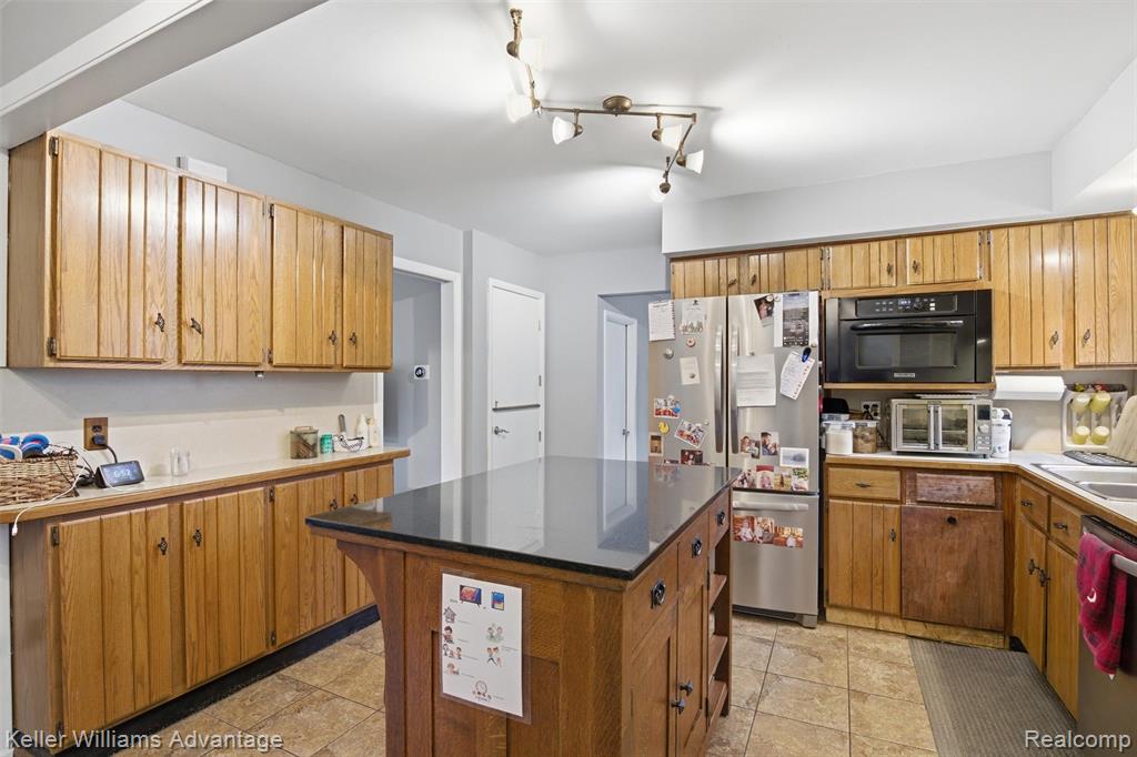 8610 Buffalo Drive, Commerce Twp, MI 48382 — Photo 14