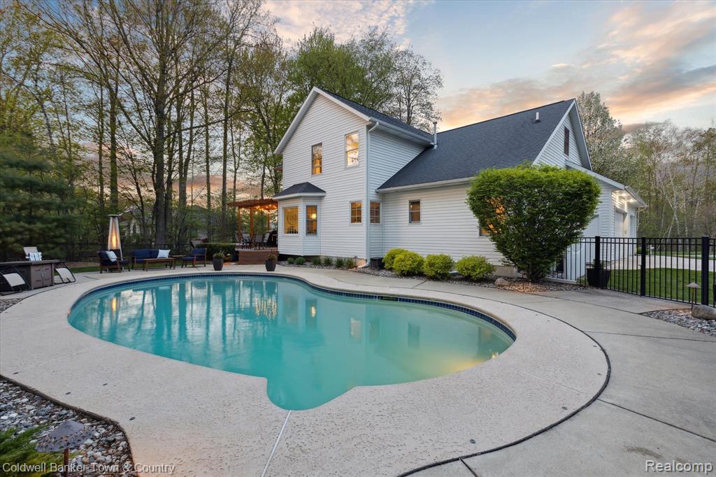 5205 RIDGEVIEW Court, Midland, MI 48642 — Photo 3