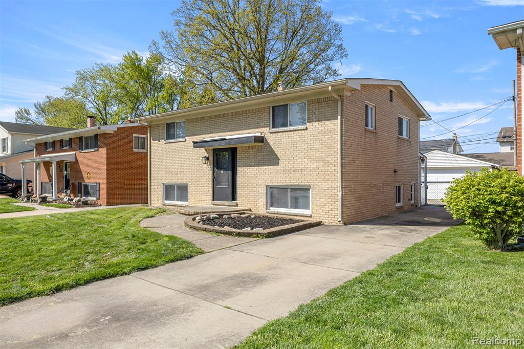 30022 White Street, Rockwood, MI — Photo 4