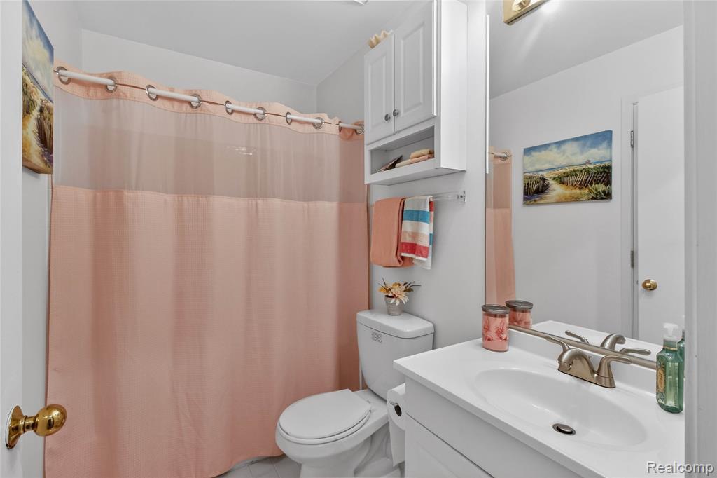 5148 Woodrun Court, West Bloomfield, MI 48323 — Photo 28