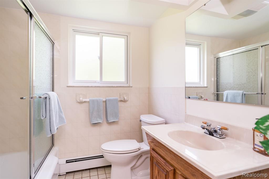 5871 Brewster Road, Rochester Hills, MI 48306 — Photo 14