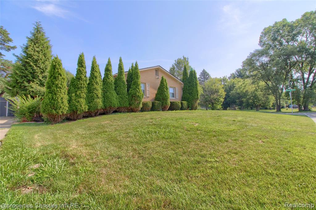 565 Center Ridge, South Lyon, MI 48178 — Photo 31