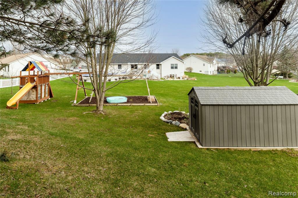 4197 Mountain Ash Court, Swartz Creek, MI 48473 — Photo 32