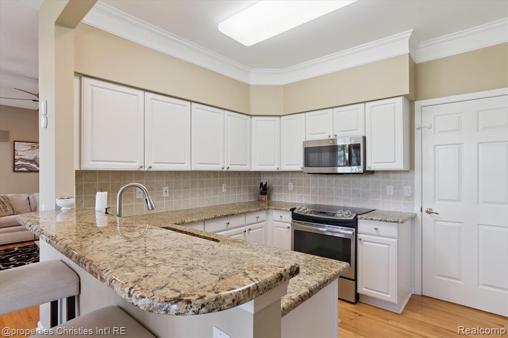 39510 Edgewater Drive, 100, Northville, MI 48168 — Photo 13