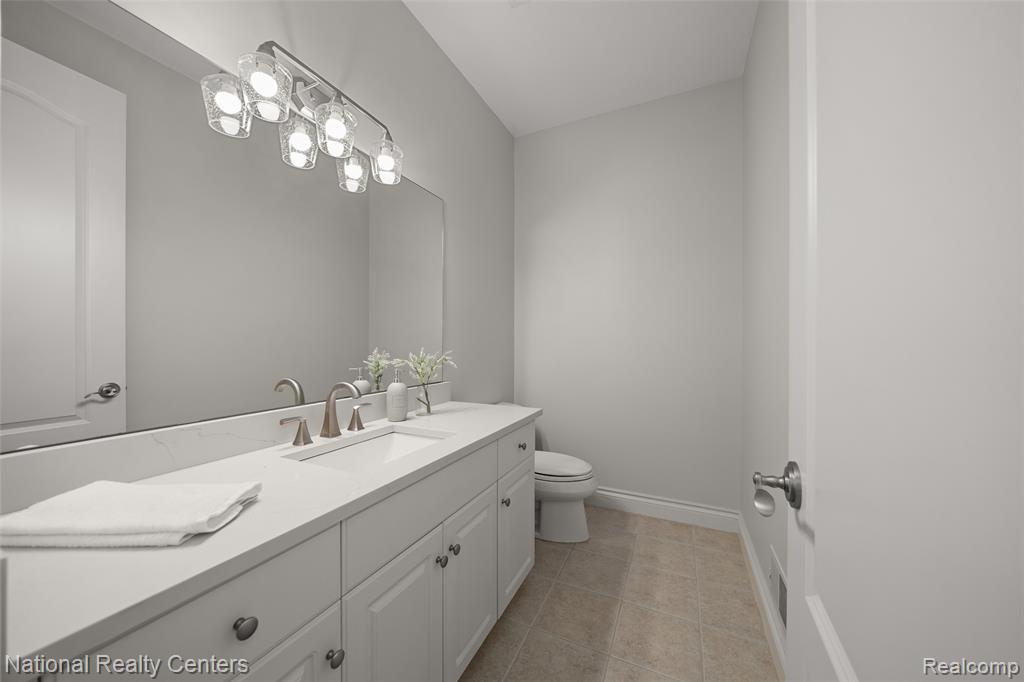 5010 Forest Valley Drive, Clarkston, MI 48348 — Photo 35