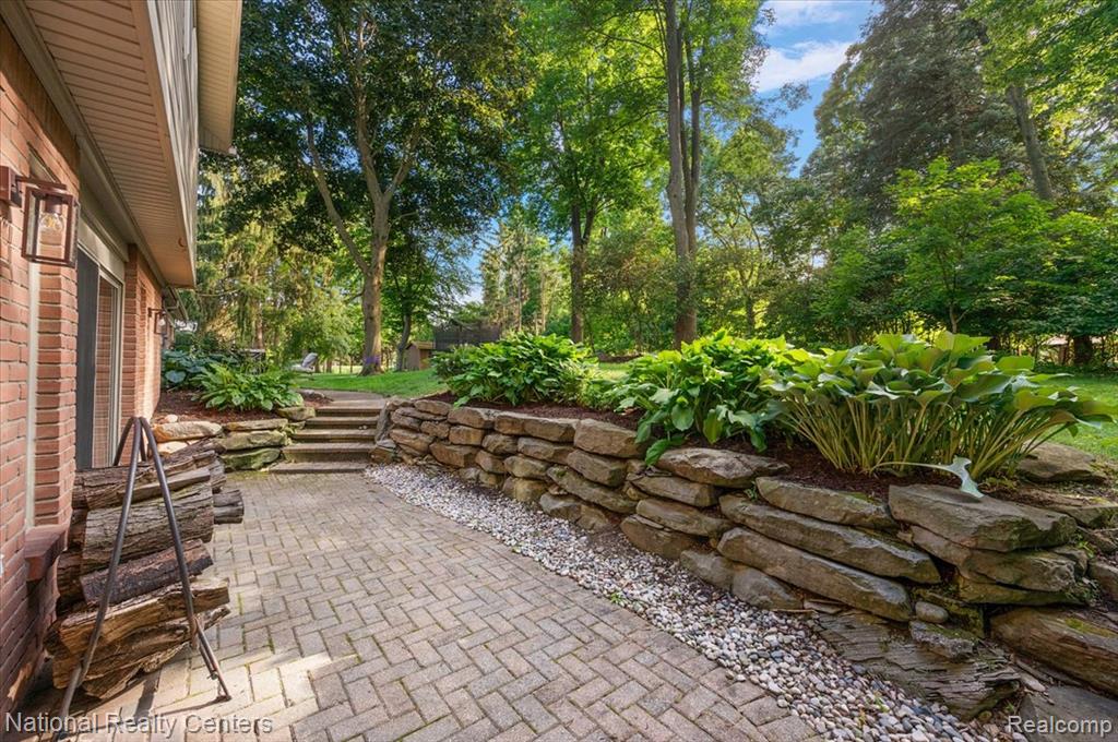 21201 E Chigwidden Street, Northville, MI 48167 — Photo 44